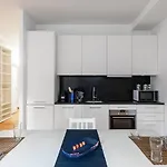 Tigli Apartment By Quokka 360 - Bright Lakeside Flat